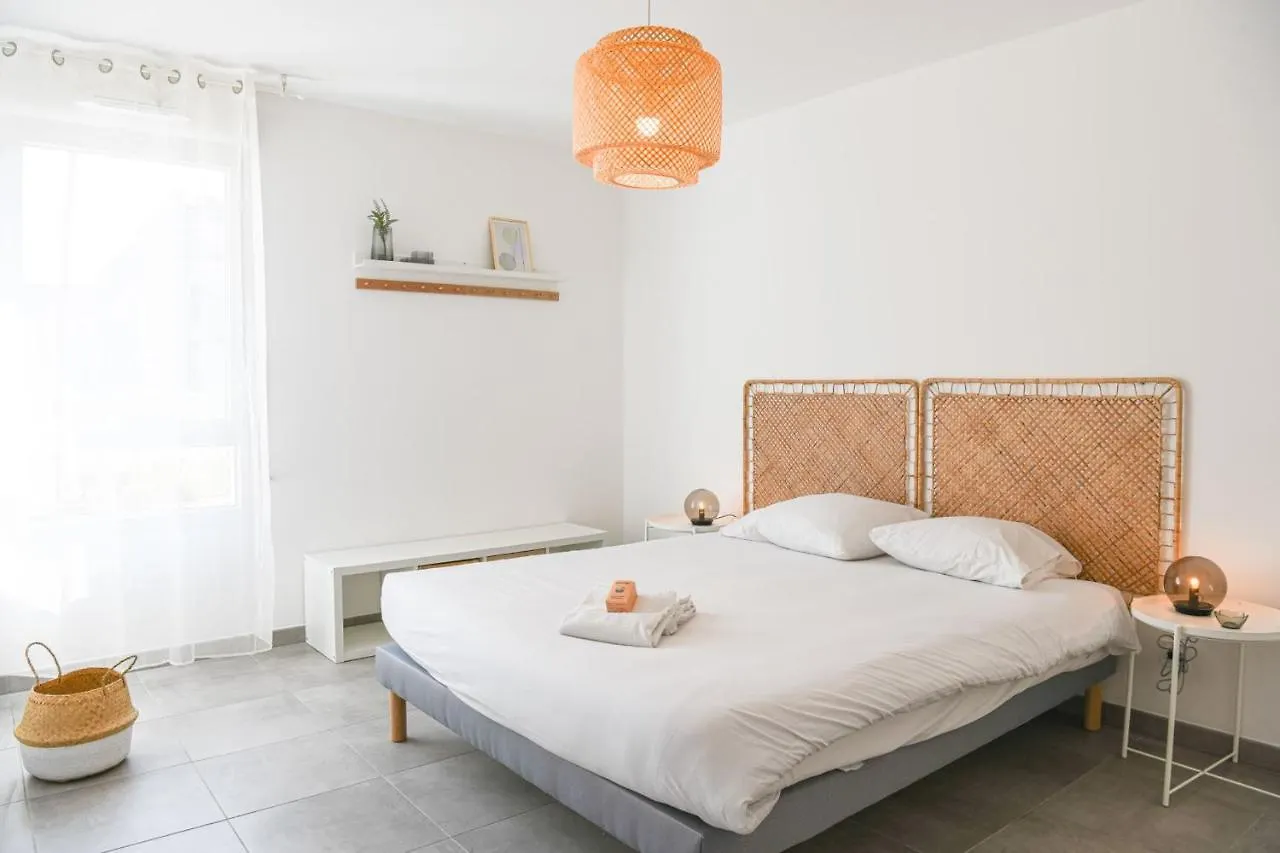 Appart Avec Terrasse Et Parking A 2 Min Du Metro Marseille Appartement