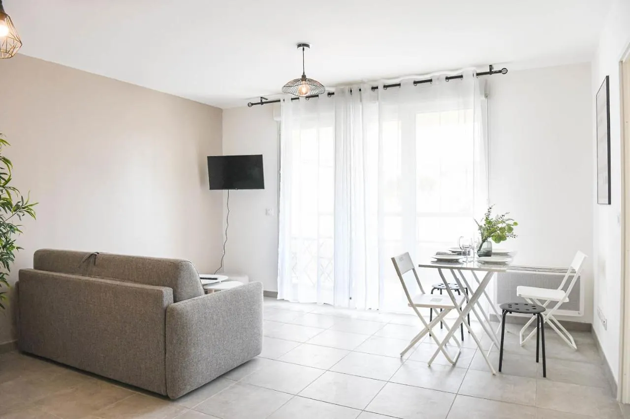 Appart Avec Terrasse Et Parking A 2 Min Du Metro Marseille France