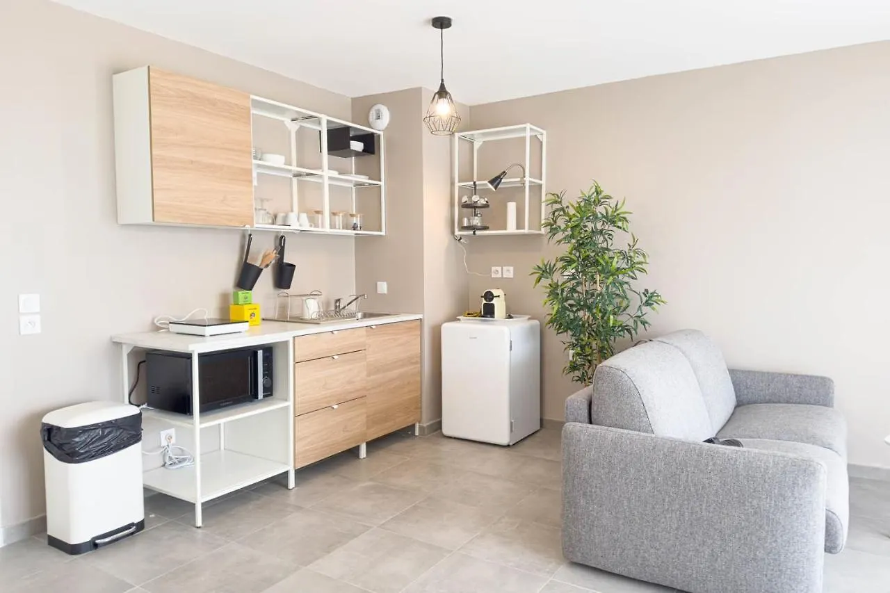 Appart Avec Terrasse Et Parking A 2 Min Du Metro Marseille Apartment